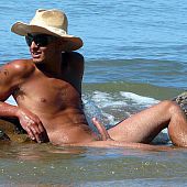 Male nudist fully exposed on the beach side.